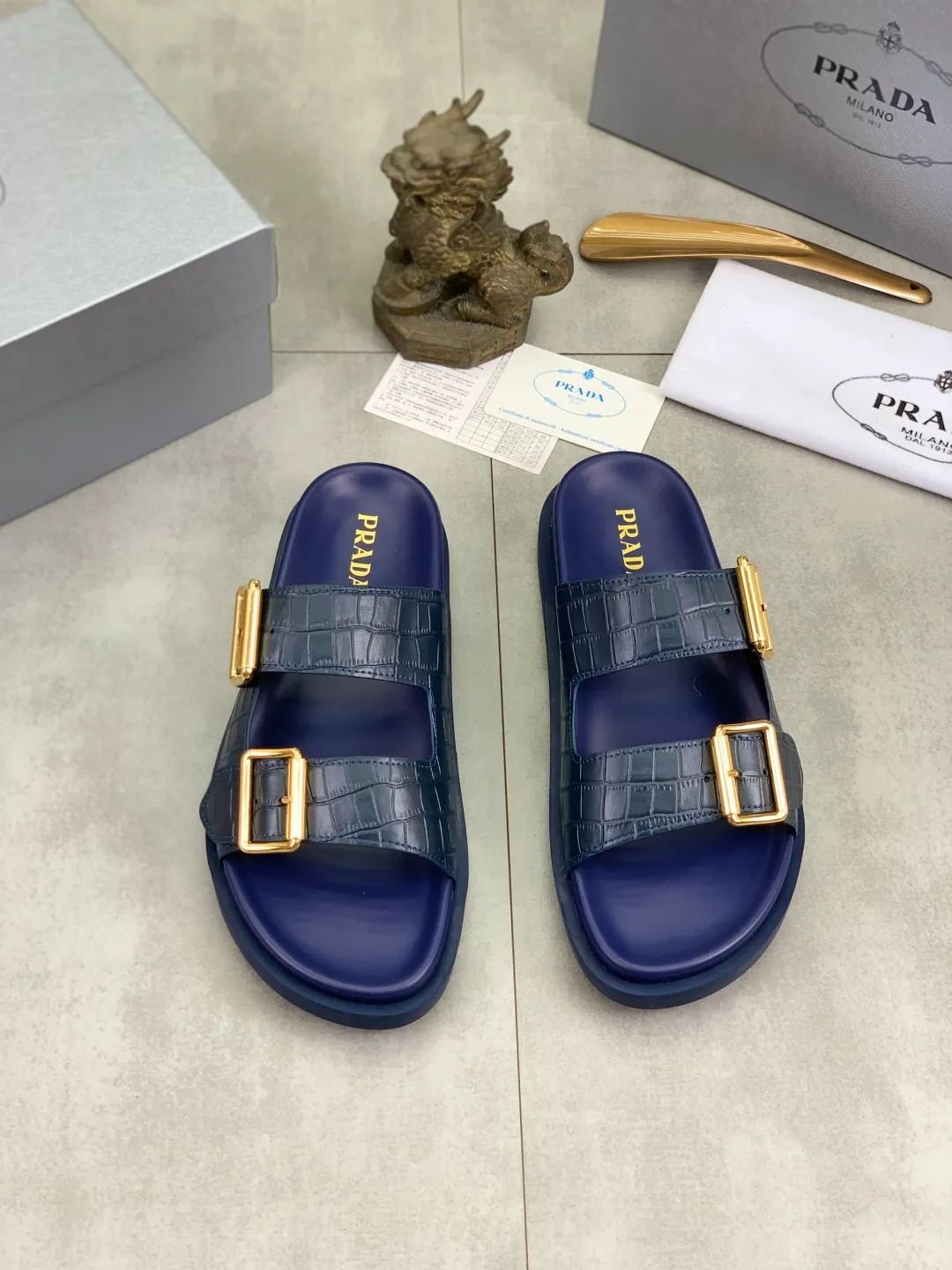 Men's shoes 💰P340💰【New style】🎁🎁🎁 PRADA Prada's new casual slippers, original official website, perfect workmanship, transmitting a kind of noble luxury, sublimating its definition of luxury in Prada's high-end extraordinary craftsmanship. Original combination outsole, code number: 38-44 (45 customized) Multiple colors 🉑️ to choose from